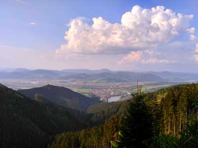 Widok z okolic Rakytie na wieś Strecno